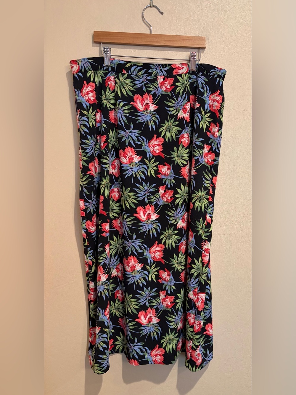 Sag Harbor Black Floral Maxi Skirt w/ Bright  Floral Design, 90s RomCom